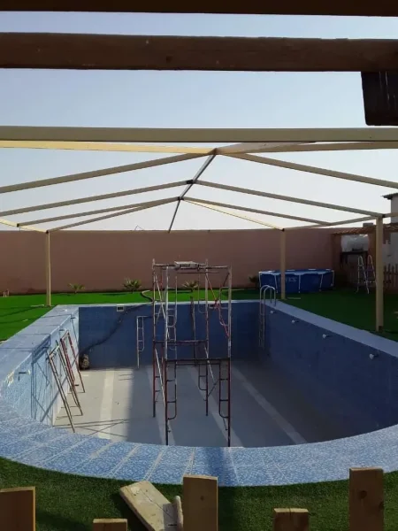 مظلات تغطية مسابح بالمدينة المنورة – حماية كاملة من الشمس والغبار بأفضل الخامات الحديثة