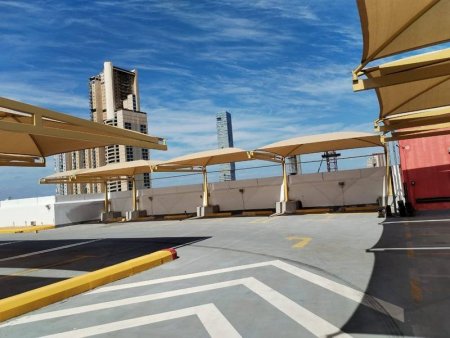 دليل شامل حول تركيب مظلات سيارات بالمدينة: الأنواع، الأسعار، وأفضل الخامات لعام 2026